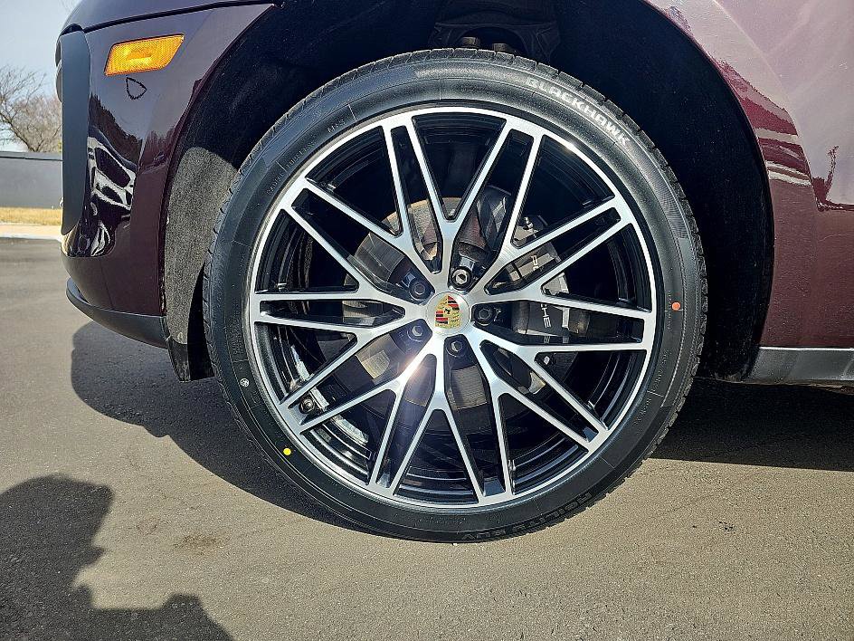 Used 2024 Porsche Macan image 9