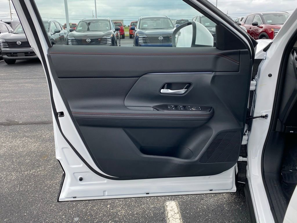 New 2025 Nissan Kicks SR w/ SR Premium Package image 11