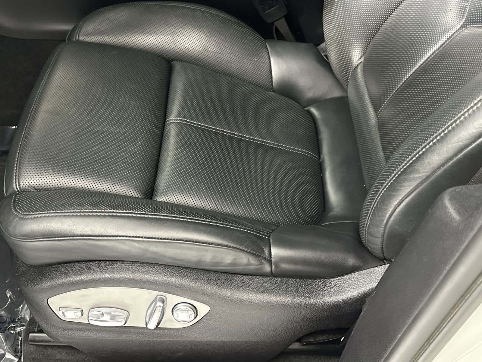 Used 2023 Porsche Macan AWD/4WD image 12