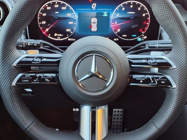 Used 2025 Mercedes-Benz GLC 300 image 8