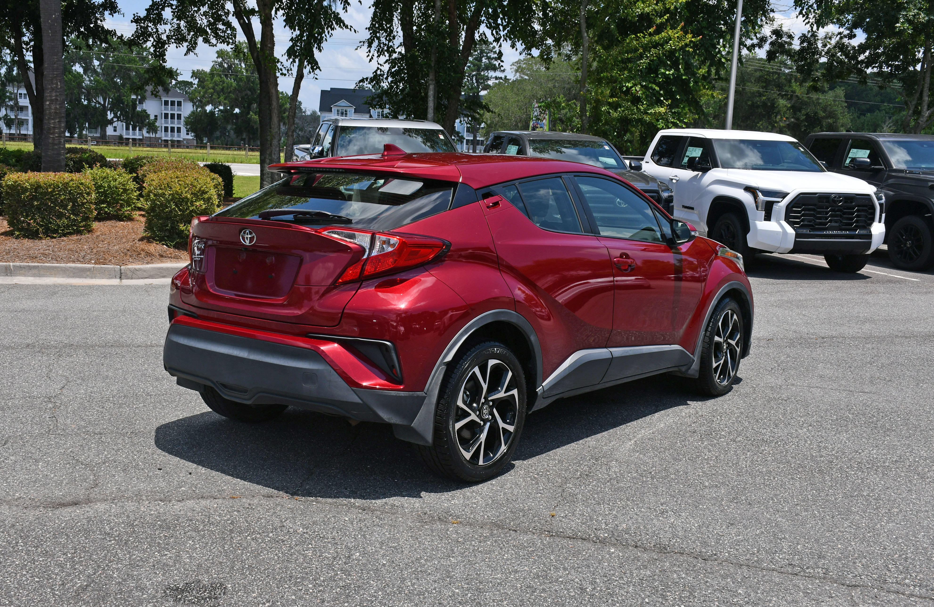 Used 2018 Toyota C-HR XLE FWD image 4