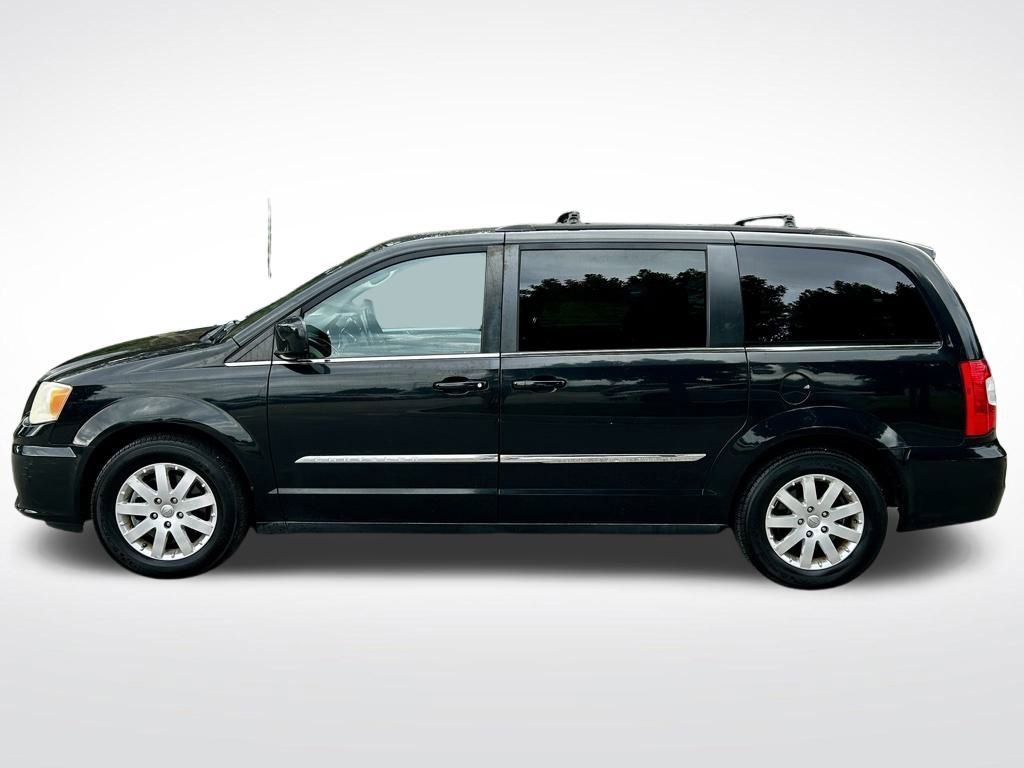 Used 2014 Chrysler Town & Country Touring image 8