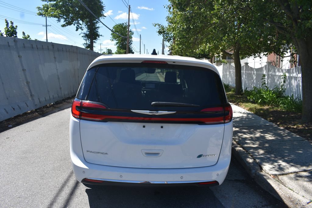 Used 2024 Chrysler Pacifica Limited FWD image 6