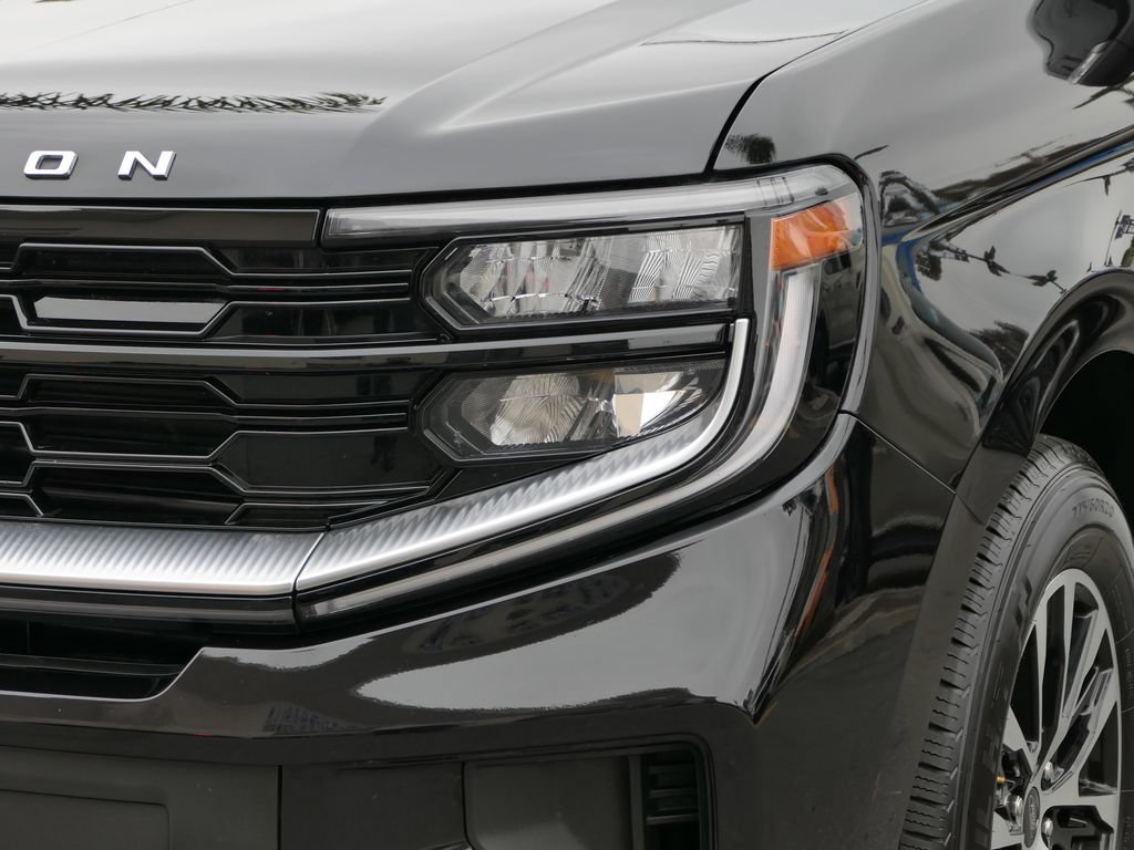 Used 2025 Ford Expedition Max Platinum AWD/4WD image 9