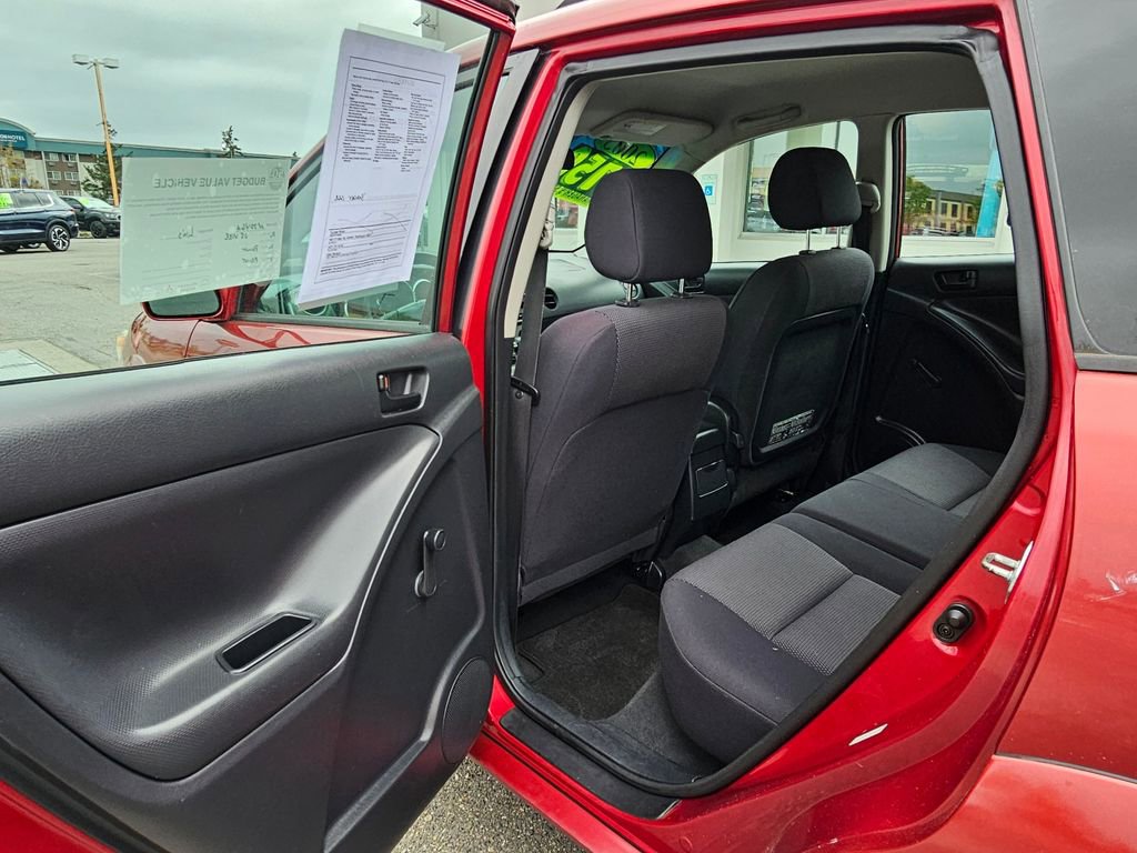 Used 2005 Pontiac Vibe FWD image 12