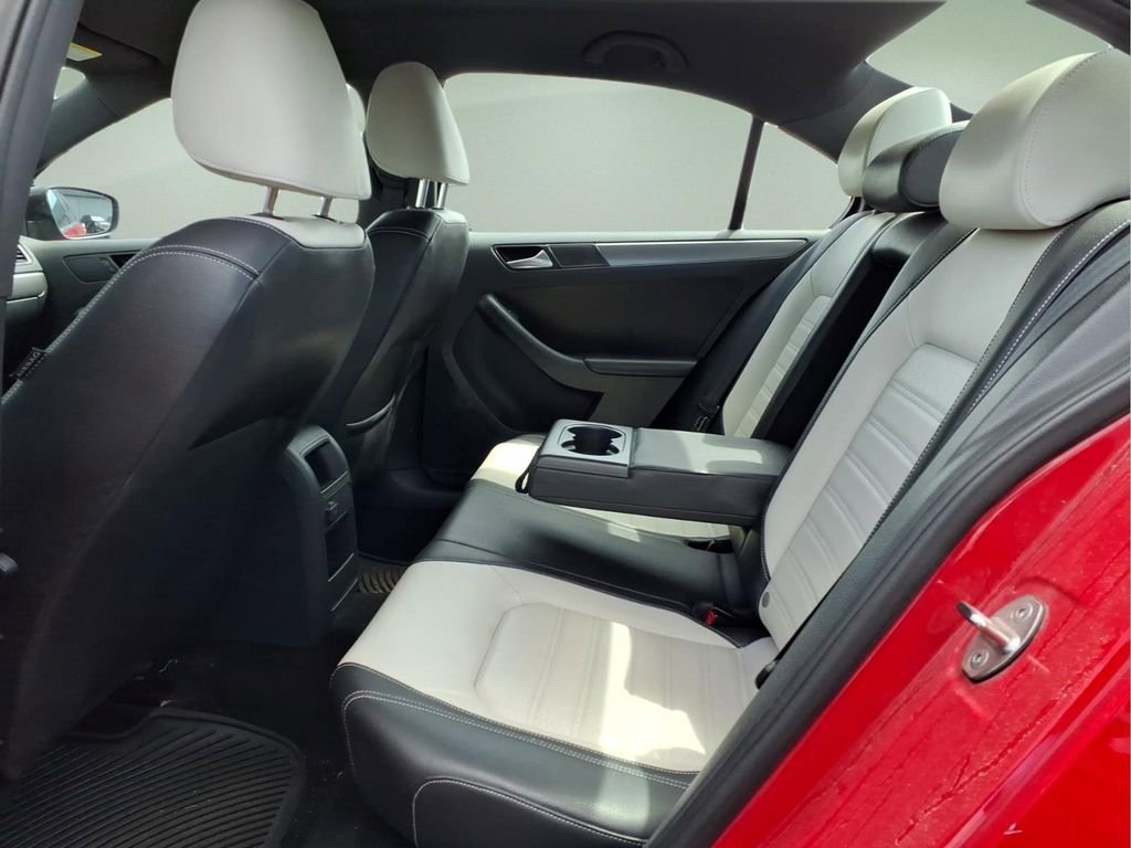 Used 2016 Volkswagen Jetta Sport FWD image 5