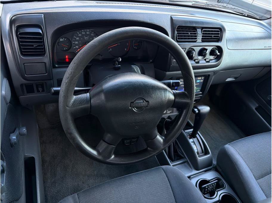 Used 2001 Nissan Frontier XE AWD/4WD image 2