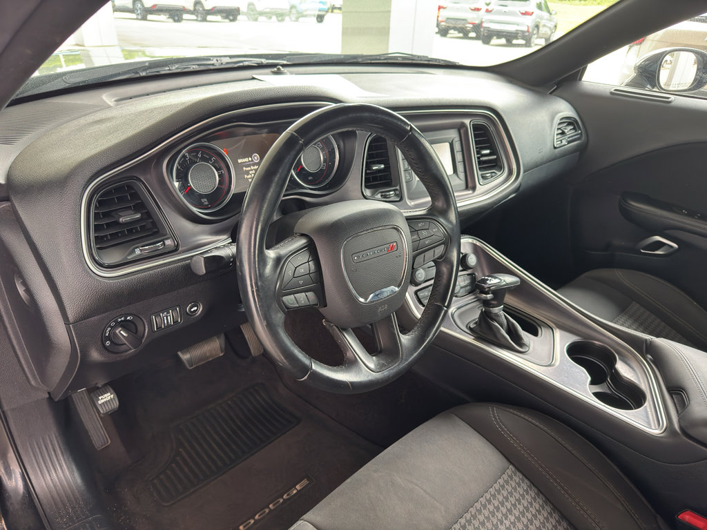 Used 2016 Dodge Challenger SXT RWD image 11