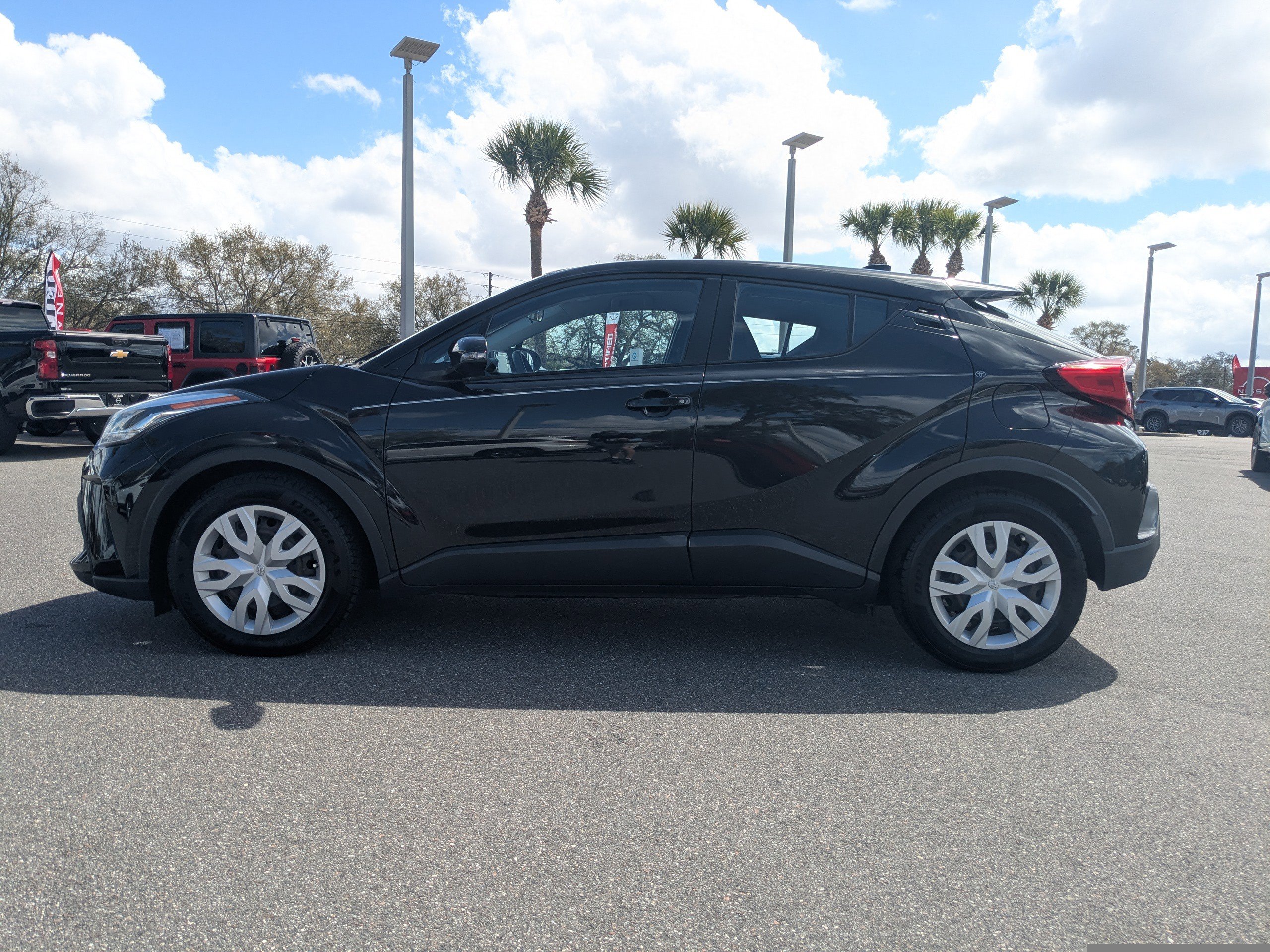 Used 2021 Toyota C-HR LE image 7