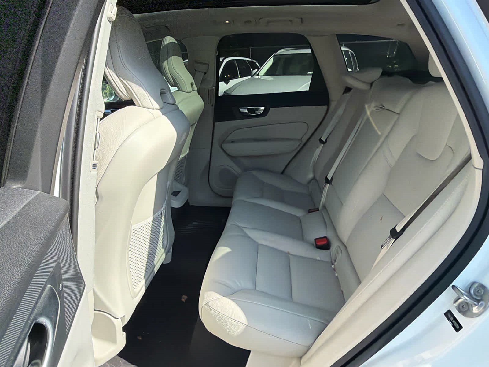 Used 2024 Volvo XC60 B5 Plus w/ Protection Package Premier AWD/4WD image 23