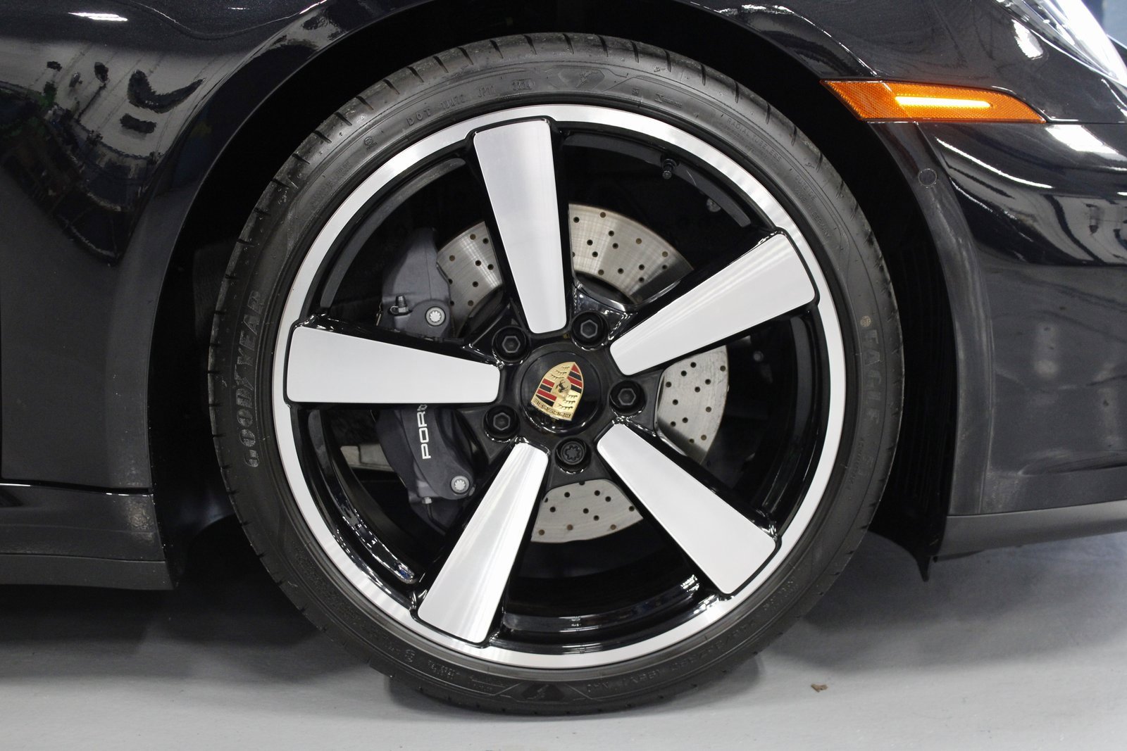 Certified 2025 Porsche 911 Carrera image 14