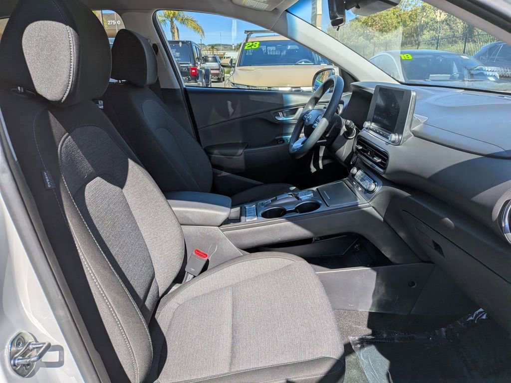 Certified 2023 Hyundai Kona SE w/ Cargo Package image 31