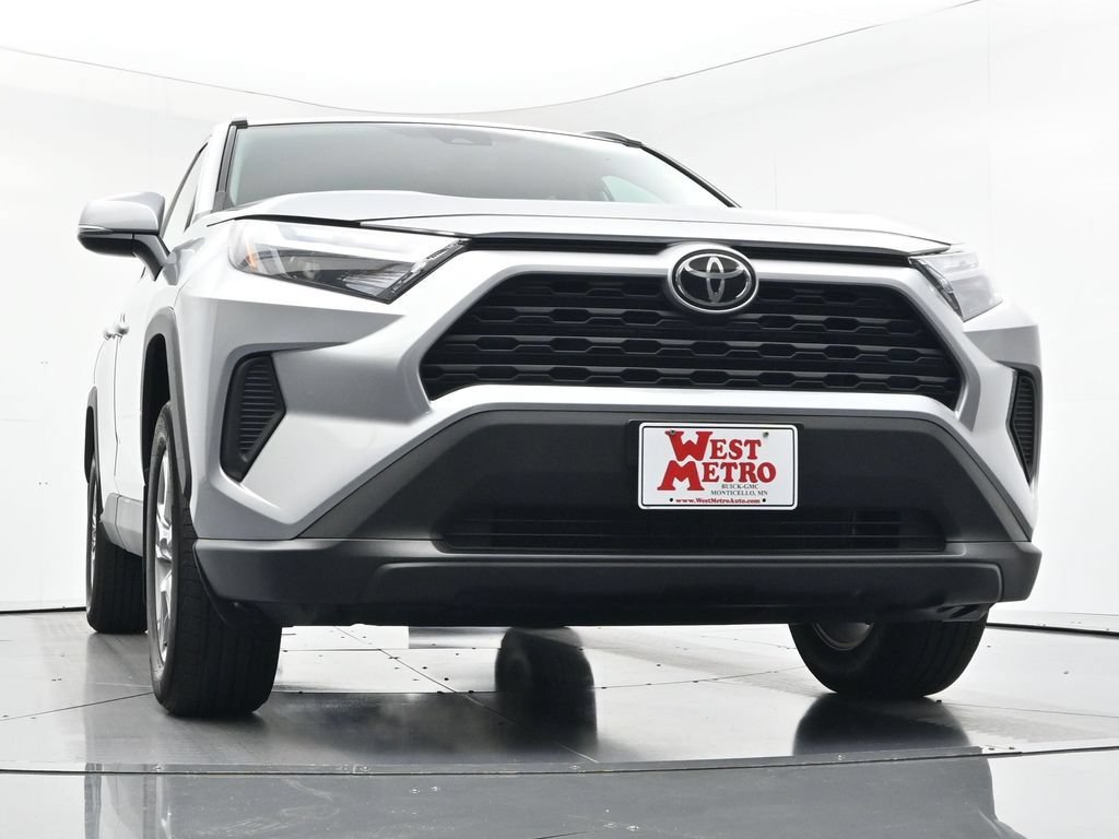 Used 2023 Toyota RAV4 XLE AWD/4WD image 34