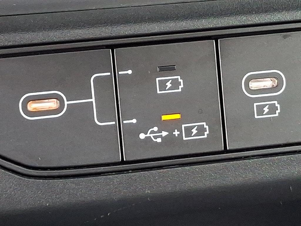 Used 2025 Kia Carnival SX w/ SX Dark Edition Package FWD image 26