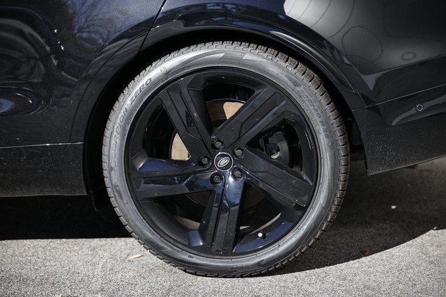 New 2025 Land Rover Discovery Metropolitan Edition image 7