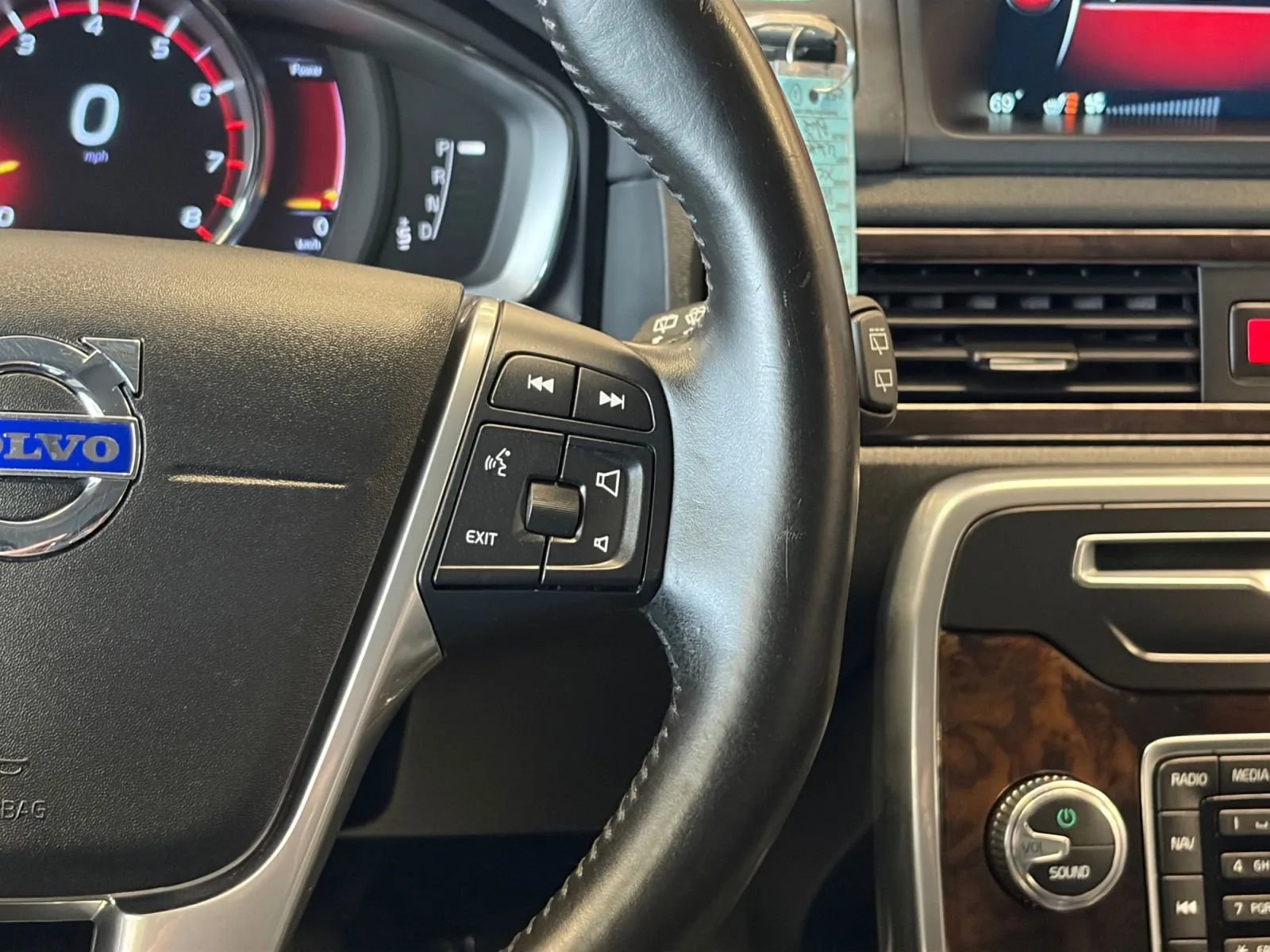 Used 2016 Volvo XC70 T5 Premier w/ Proximity Package image 68