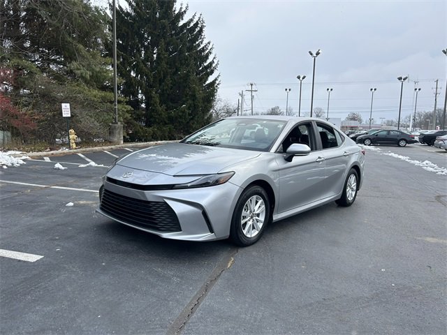 Used 2025 Toyota Camry LE image 2
