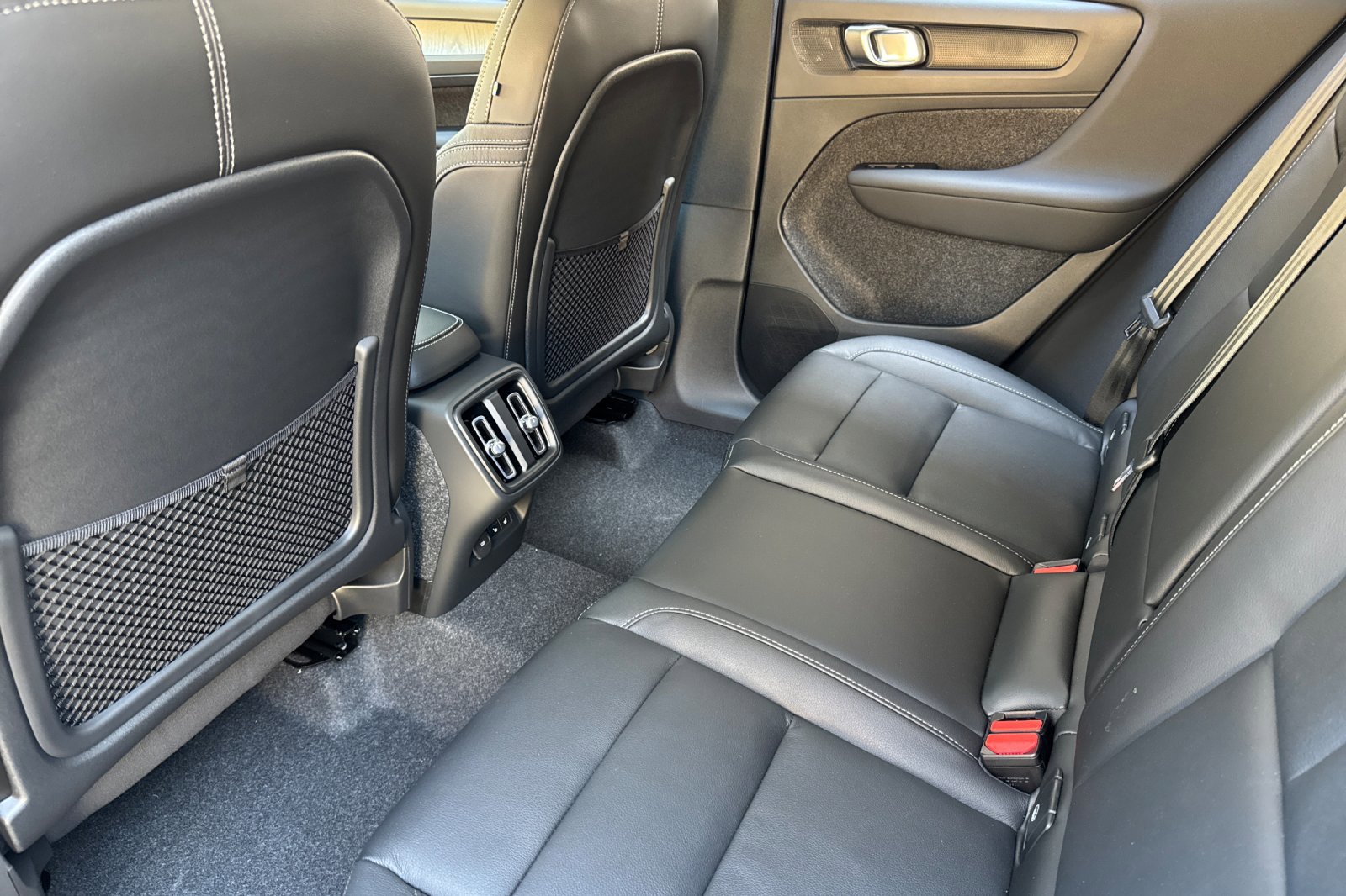 New 2025 Volvo XC40 B5 Core w/ Protection Package Premier image 10