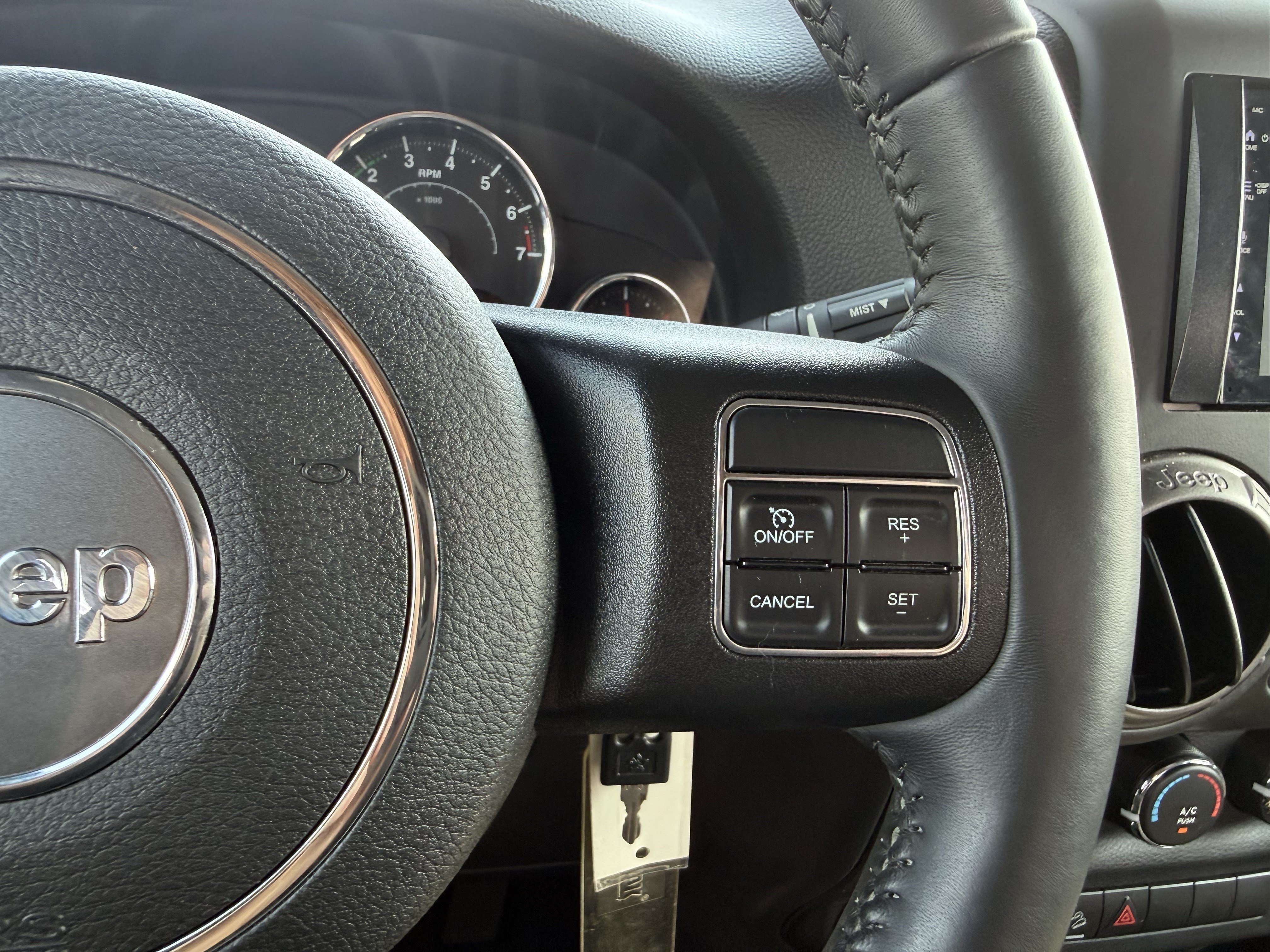 Used 2018 Jeep Wrangler Sport w/ Connectivity Group AWD/4WD image 18