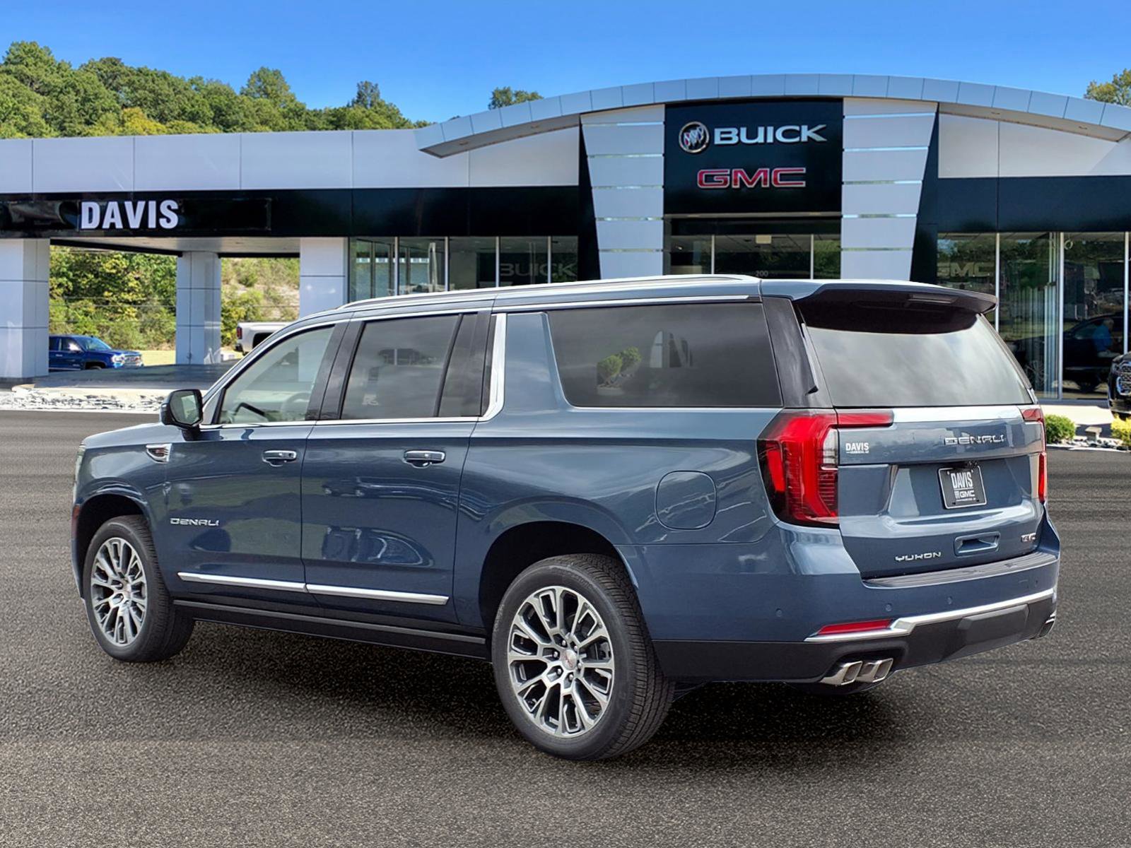 New 2026 GMC Yukon XL Denali image 3