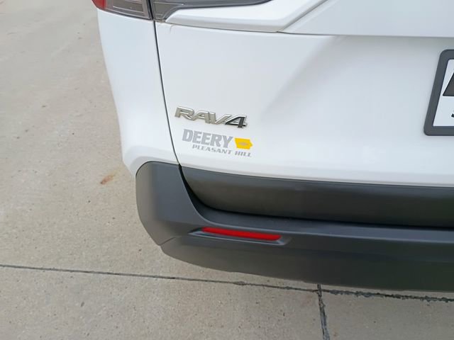 Used 2019 Toyota RAV4 LE w/ Carpet Mat Package image 20