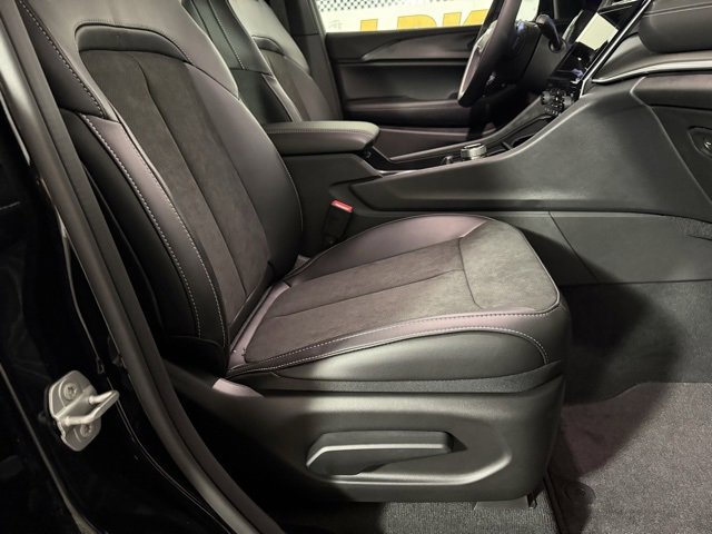 New 2025 Jeep Grand Cherokee L Altitude image 31