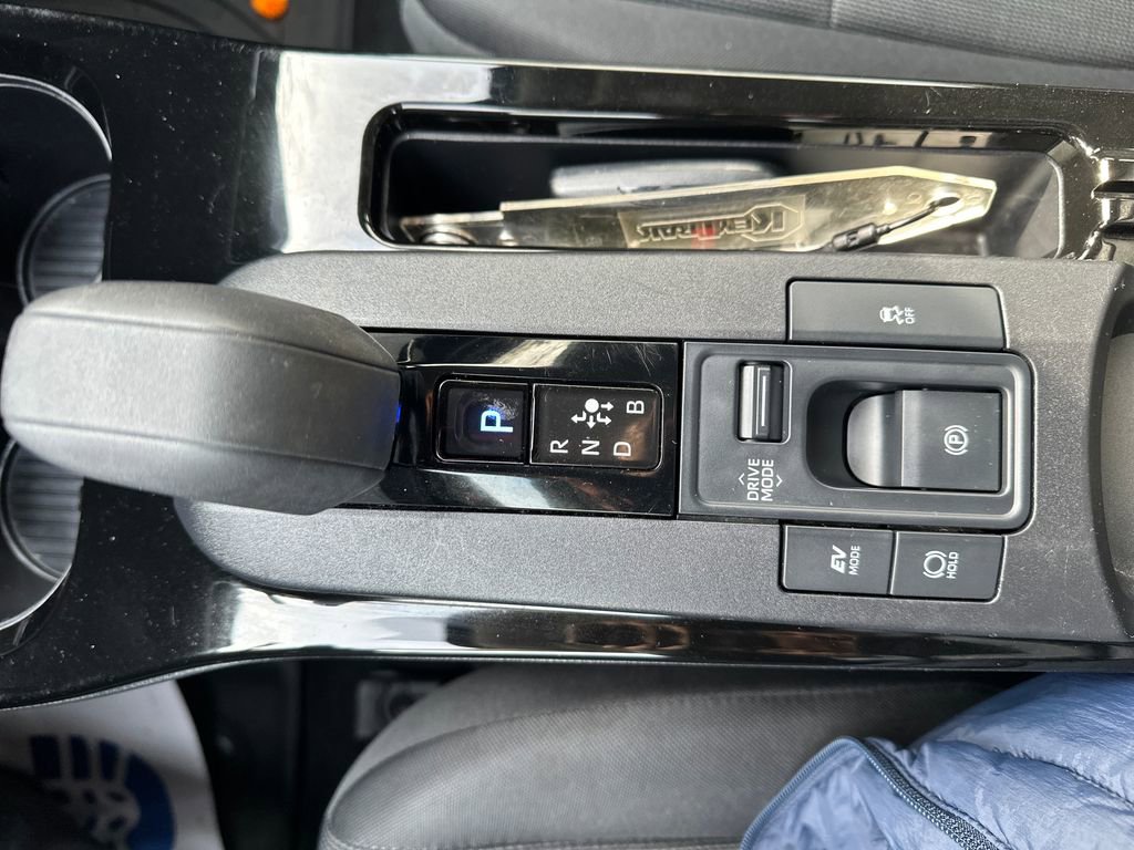 Used 2024 Toyota Prius LE image 12