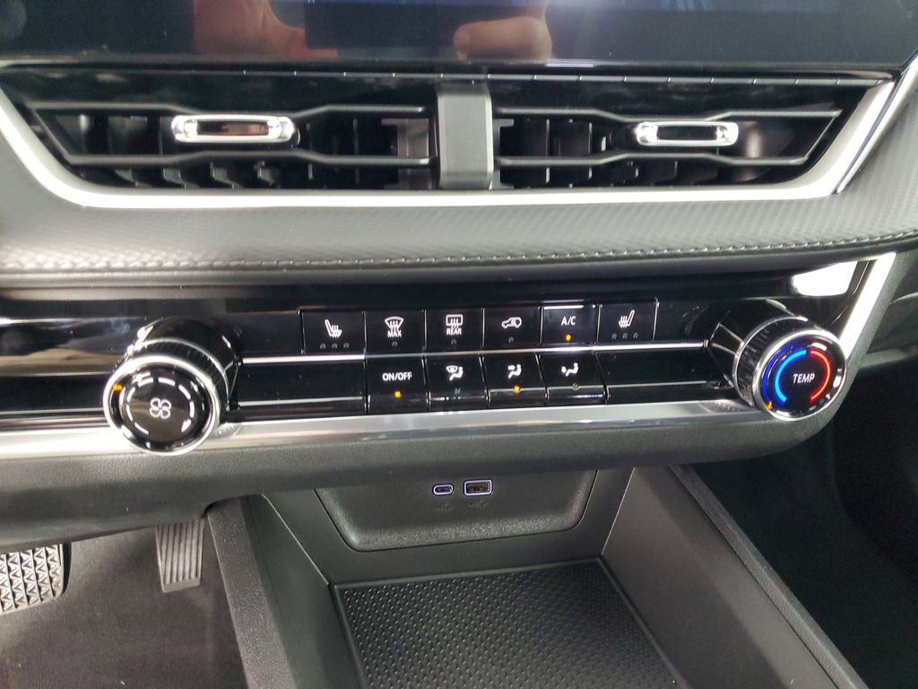 New 2026 Chevrolet Equinox LT w/ Safety and Technology Package FWD image 19