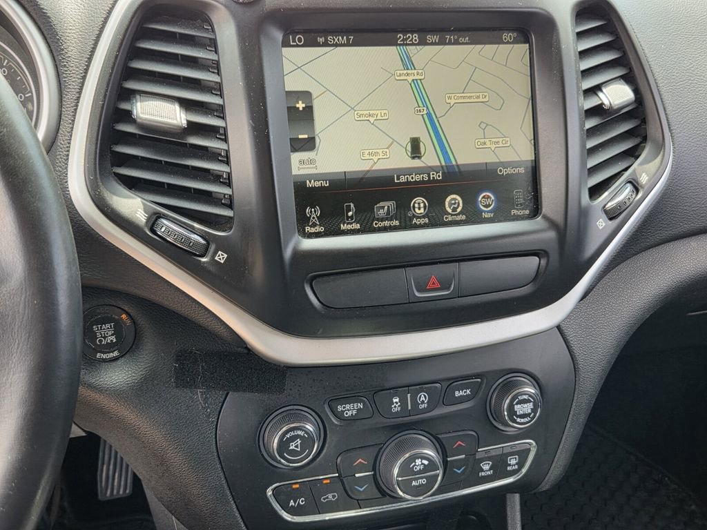 Used 2016 Jeep Cherokee Trailhawk w/ Comfort/Convenience Group AWD/4WD image 18
