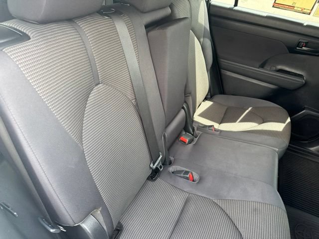 Used 2023 Toyota Highlander L AWD/4WD image 18