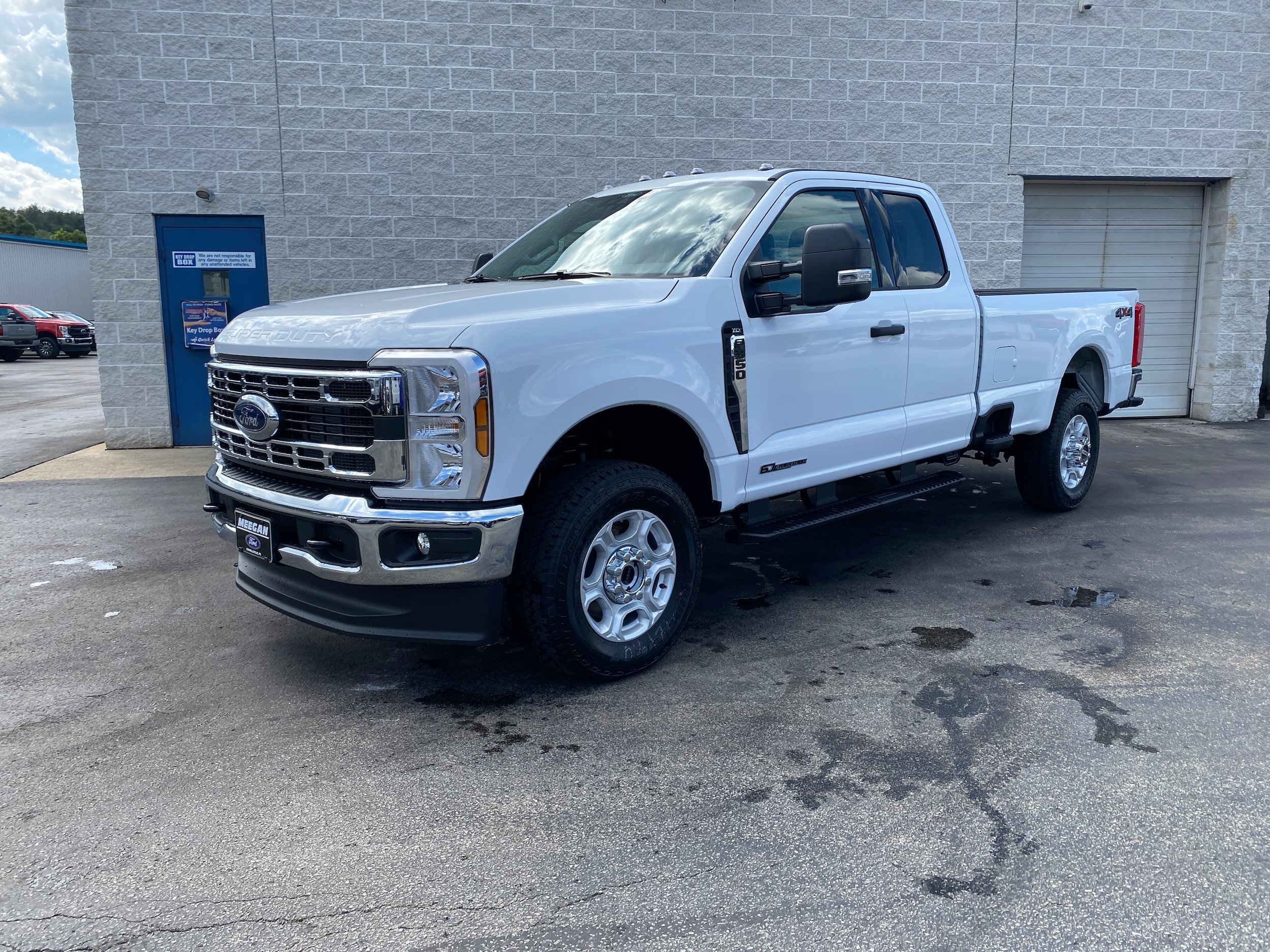 New 2026 Ford F350 XLT w/ Snow Plow/Camper Package AWD/4WD image 2