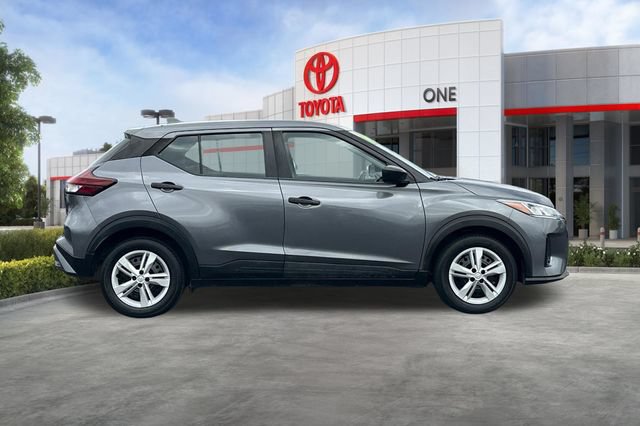 Used 2021 Nissan Kicks S FWD image 3