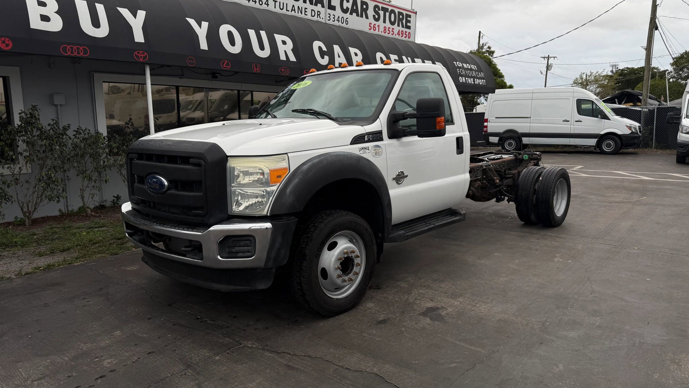 Used 2016 Ford F550 2WD Regular Cab Super Duty image 2