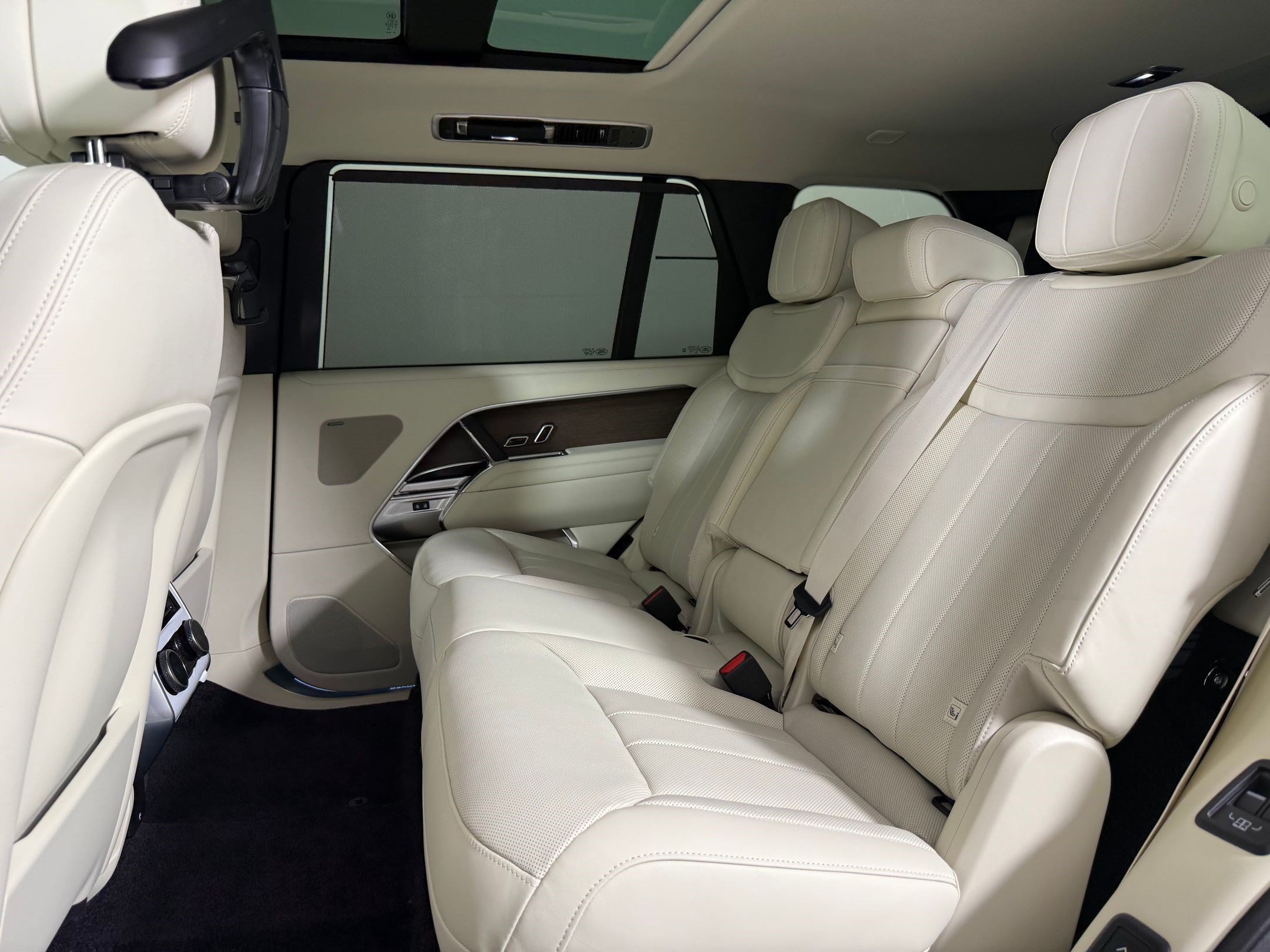 New 2026 Land Rover Range Rover Long Wheelbase SE AWD/4WD image 20