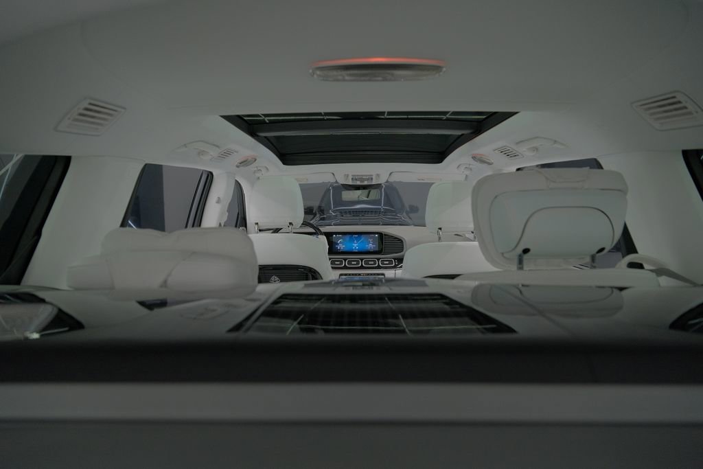 Used 2022 Mercedes-Benz Maybach GLS 600 4MATIC image 45