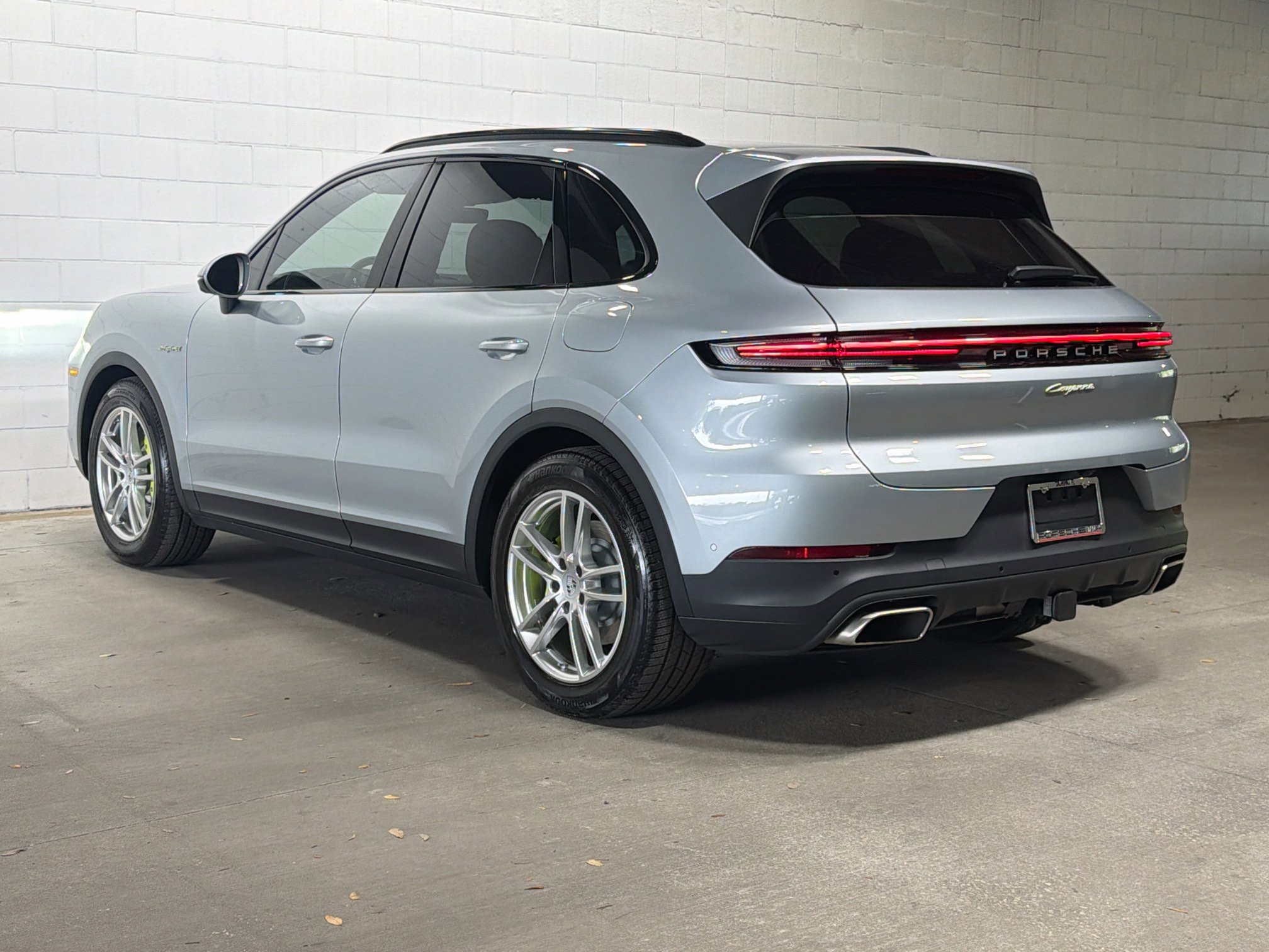 Certified 2026 Porsche Cayenne E-Hybrid AWD/4WD image 3