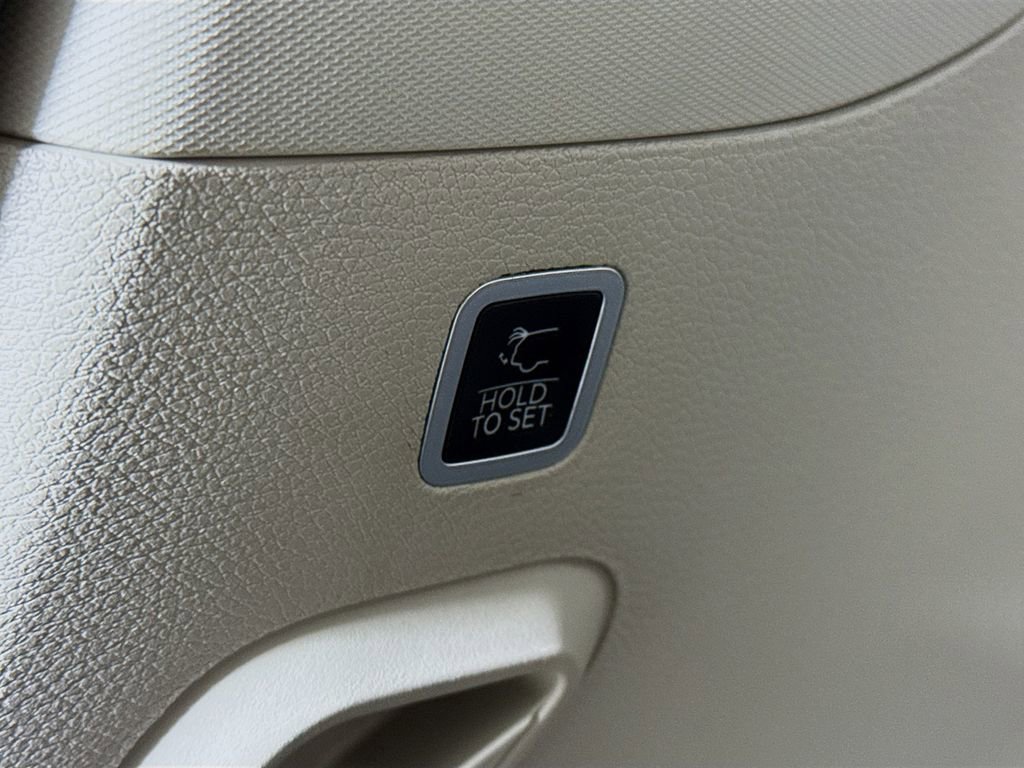 Used 2022 Jeep Wagoneer Series III w/ Flexible Seating Group image 31