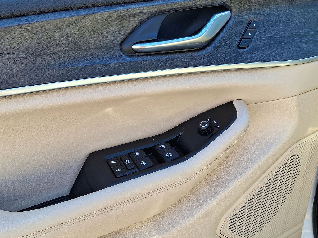 Certified 2024 Jeep Grand Cherokee Limited image 10