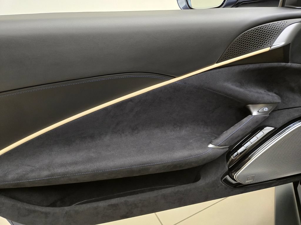 Used 2021 Ferrari Roma RWD image 31
