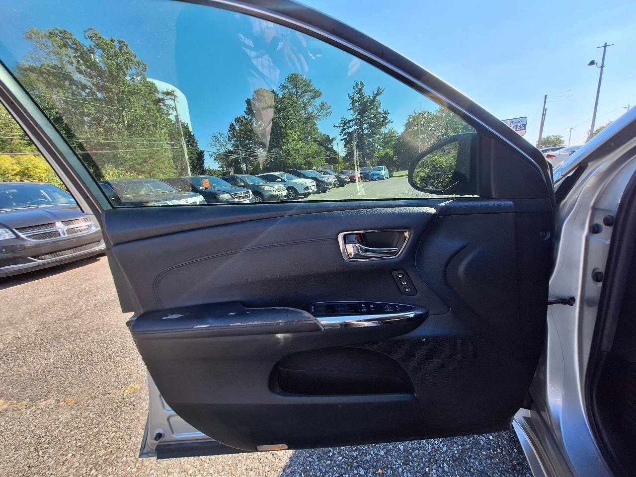 Used 2015 Toyota Avalon XLE Touring FWD image 14