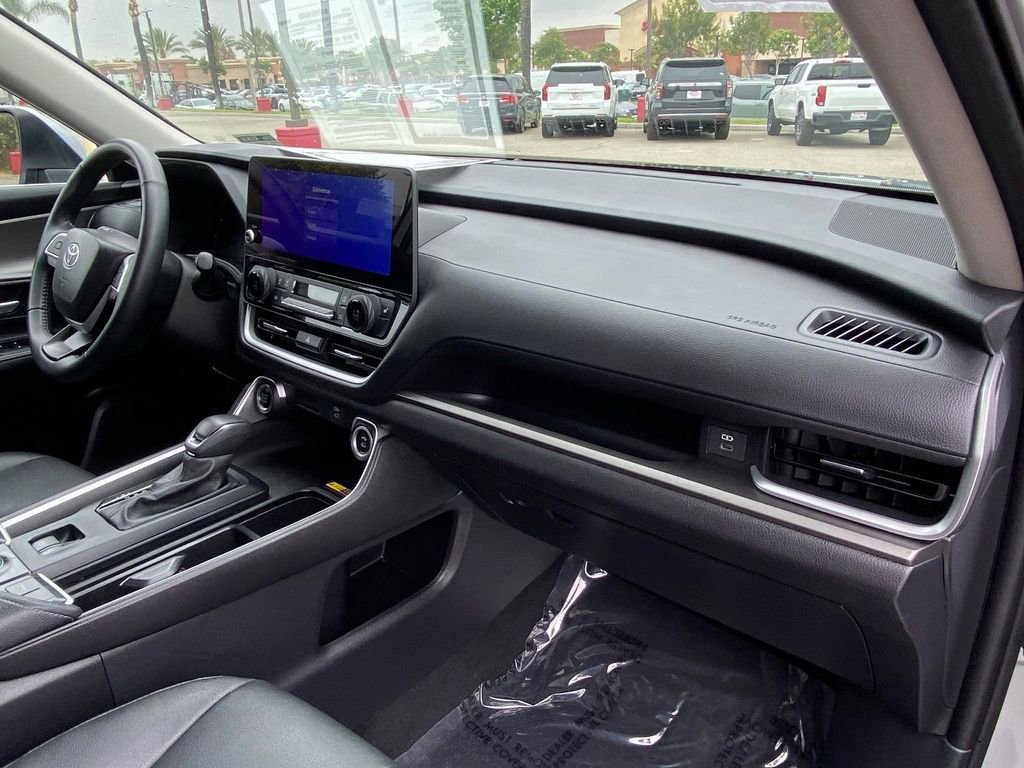 Certified 2025 Toyota Grand Highlander FWD image 16