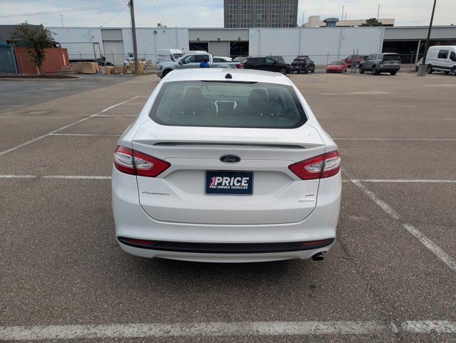 Used 2016 Ford Fusion SE w/ Equipment Group 201A image 6