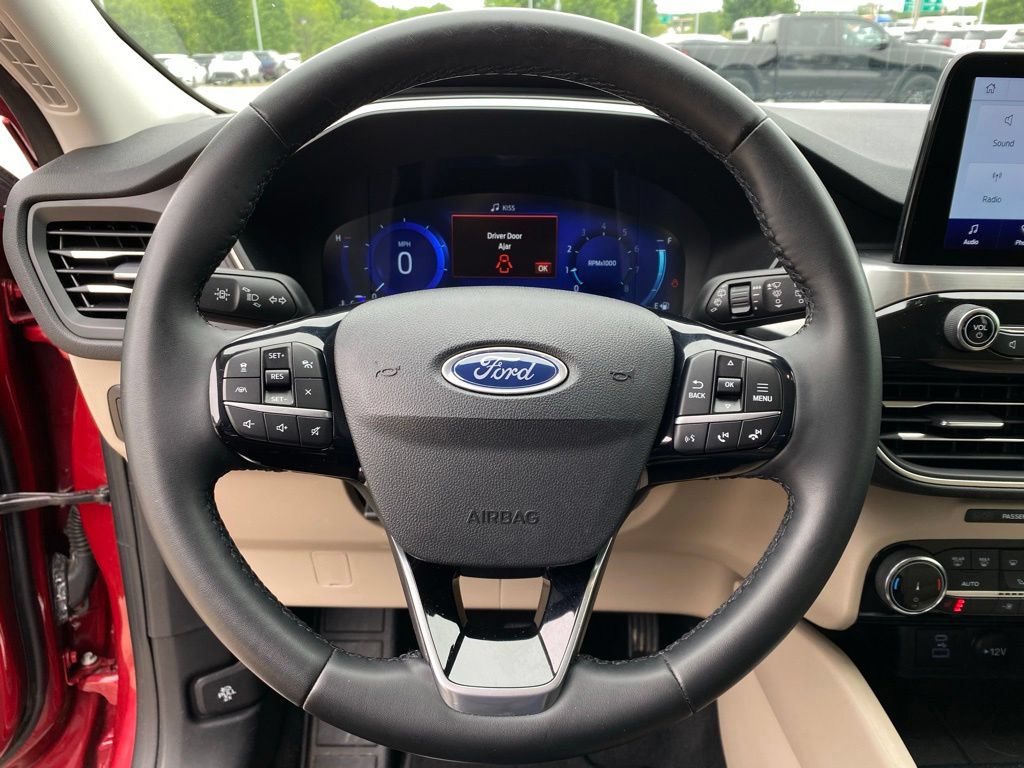 Used 2022 Ford Escape Titanium AWD/4WD image 13