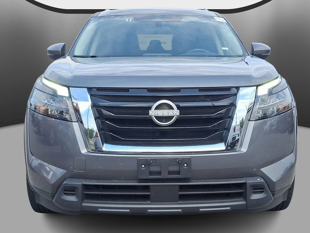 Used 2024 Nissan Pathfinder SV AWD/4WD image 2