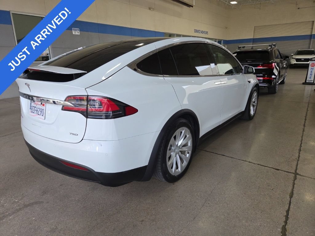Used 2018 Tesla Model X 75D AWD/4WD image 3