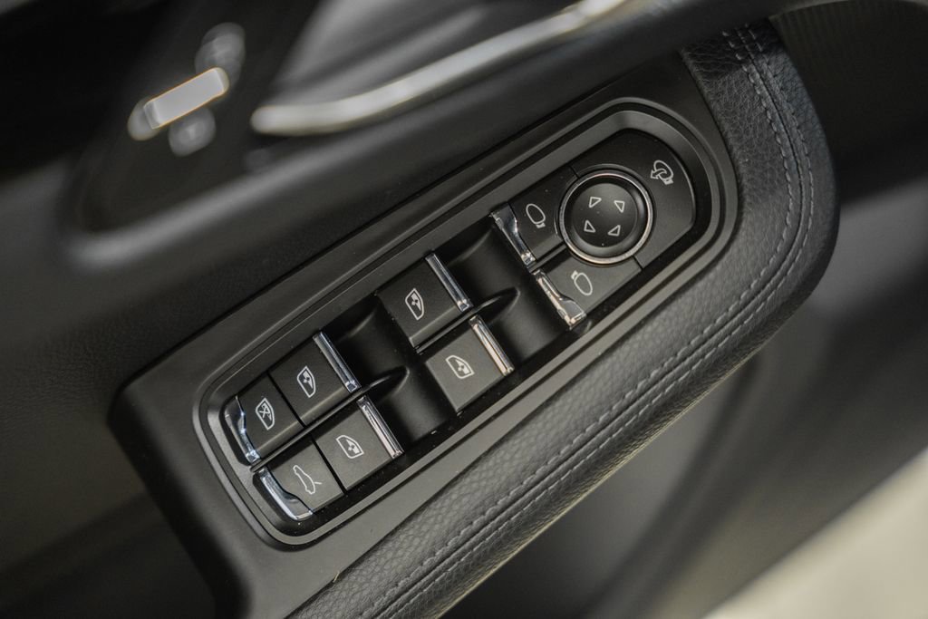 Used 2022 Porsche Macan AWD/4WD image 38