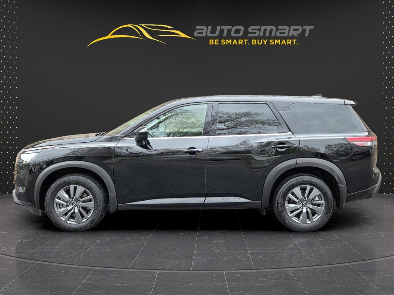 Used 2023 Nissan Pathfinder S AWD/4WD image 2