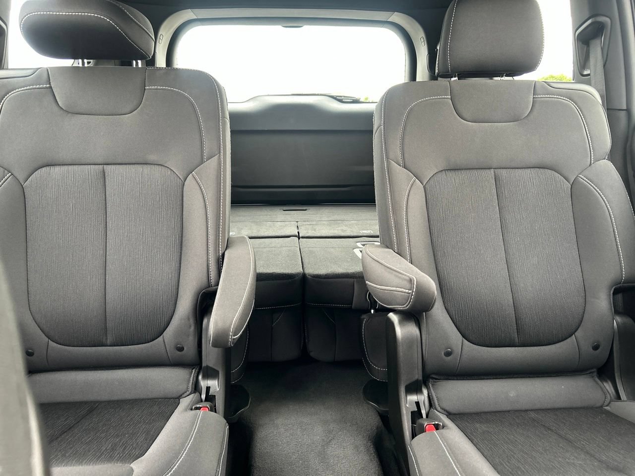 Used 2025 Jeep Grand Cherokee L Laredo RWD image 17
