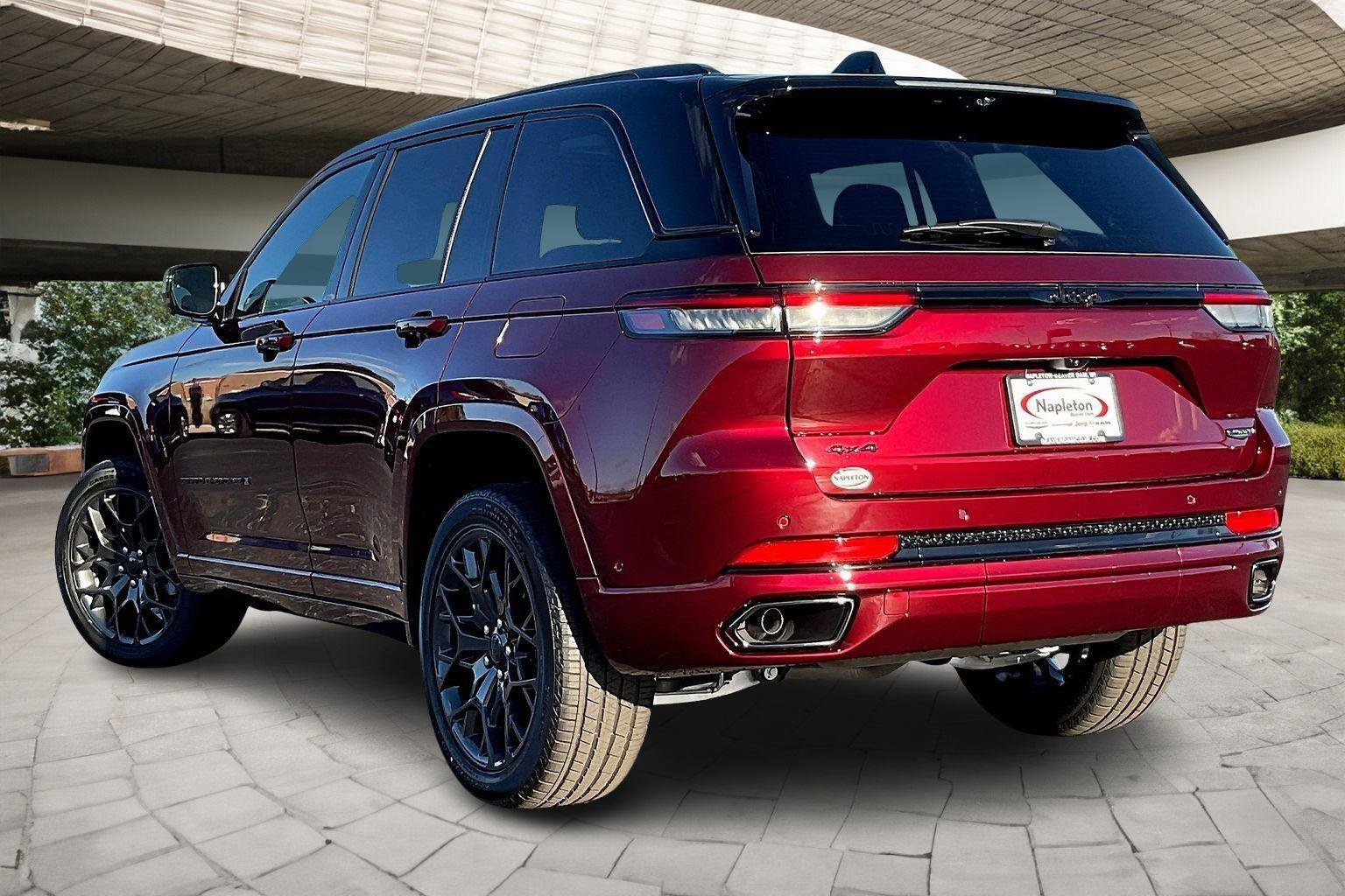 New 2025 Jeep Grand Cherokee Summit image 3