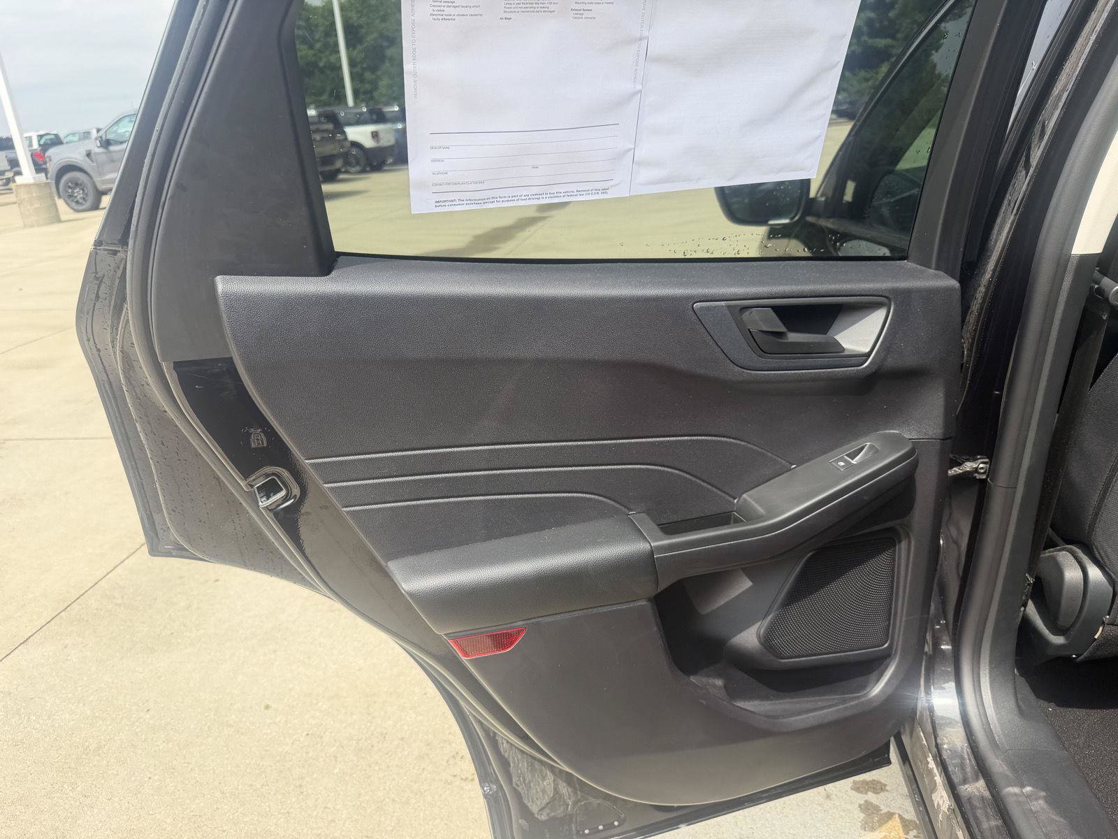 Used 2022 Ford Escape SE w/ Cold Weather Package FWD image 22
